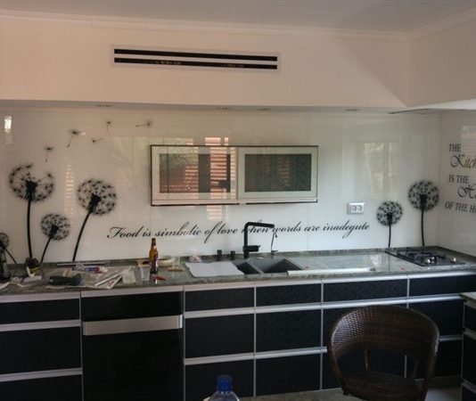 מה שזכוכית יכולה לעשות למטבח שלכם